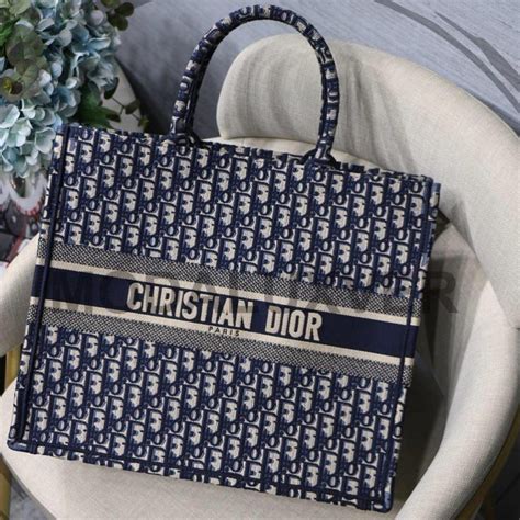 precio bolsa dior tote|Dior black friday outlet.